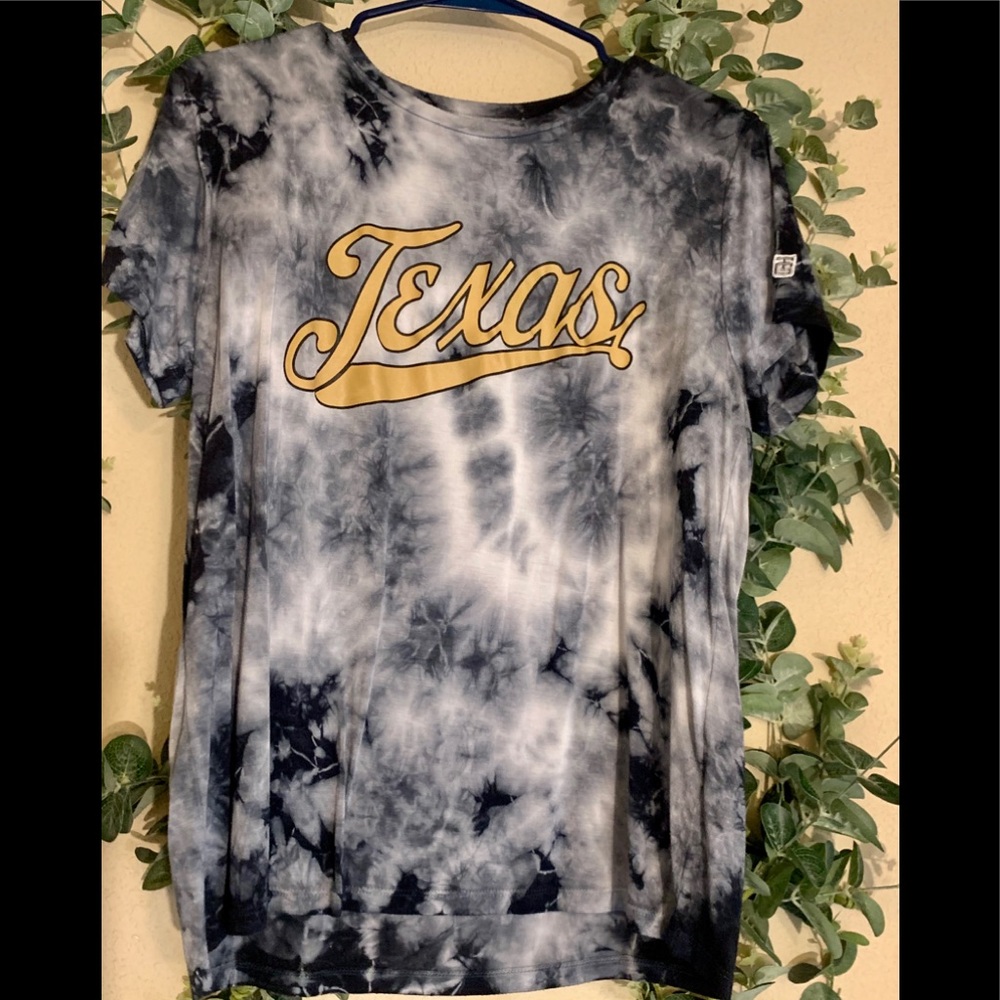 tie die texas tee 💙🤍💛